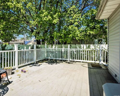 72 Nehring Ave, Babylon NY 11702-2426 exterior