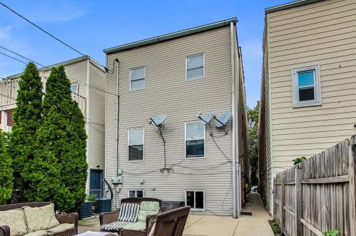 2513 Walton St, Chicago IL 60622-4510 exterior