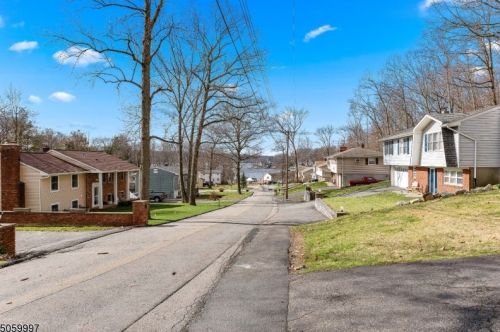 20 Rhone Rd, Hopatcong, NJ 07843-1822