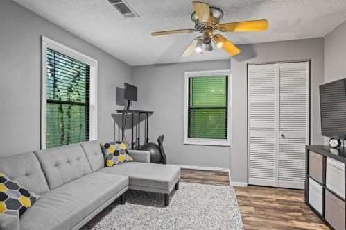 634 Green Valley Dr, Smyrna GA 30082-4107 exterior