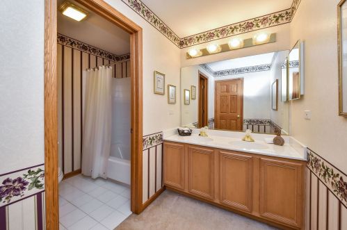 502 Pheasant Trl, Saint Charles IL 60174-8847 exterior