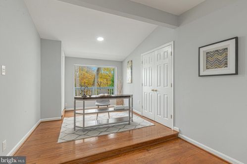 5837 Biscayne Dr, Alexandria VA  22303-1925 exterior