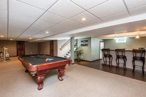 10021 Grantosa Dr, Milwaukee WI 53222-1325 exterior