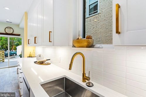 302 Rhode Is Ave, Washington DC 20001-1827 exterior