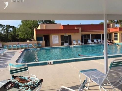 14 Lake Vista Trl, Fort Pierce FL 34952-6335 exterior