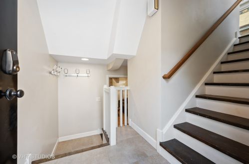 414 Wellington Ave, Chicago IL  60657-5804 exterior