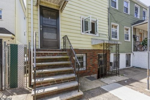 123 Pennington St, Newark, NJ 07105-1010