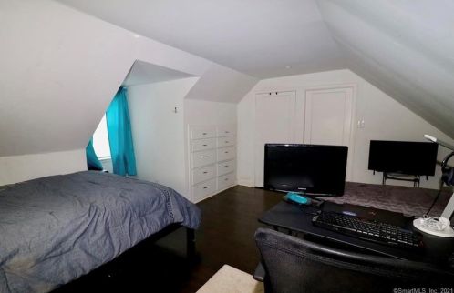 153 Bloomfield Ave, Windsor CT  06095-2819 exterior