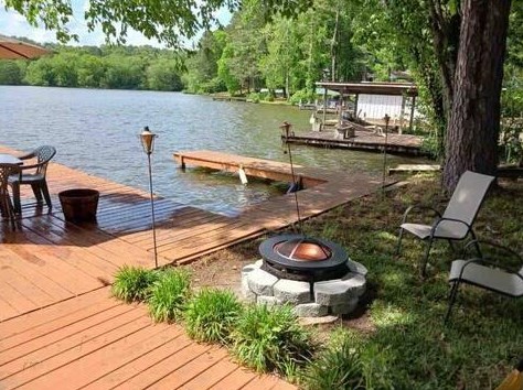 8712 Lake Dr, Lithonia GA  30039-6530 exterior