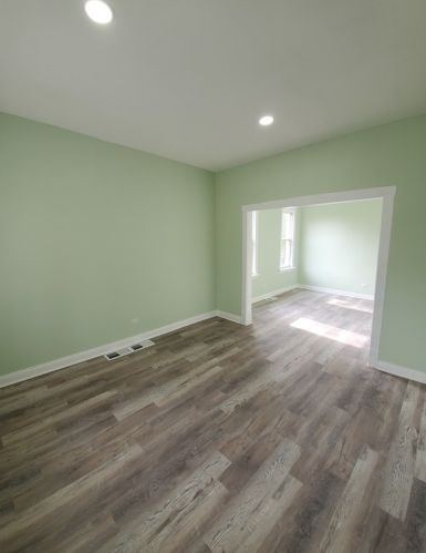 6916 Wood St, Chicago, IL 60636-3310