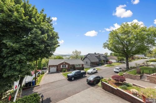 29 Webb Pl, Hasbrouck Heights NJ exterior