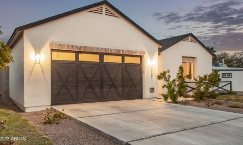 4239 42nd St, Phoenix AZ  85018-4207 exterior