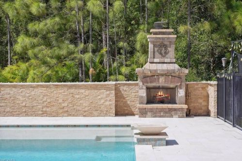 5811 Hidden Oaks Ln, Naples FL 34119-1140 exterior