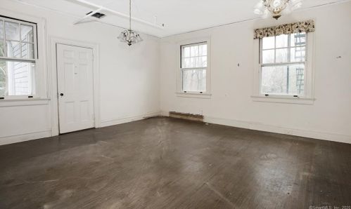 351 Main St, Ridgefield CT 06877-3810 exterior