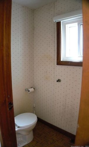 326 Elm St, Deep River CT 06417-1615 exterior