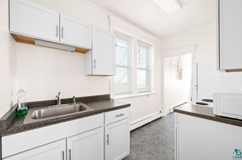 18 5 St, Duluth MN 55804-1341 exterior