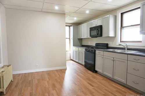 279 Main St, Torrington CT 06790-6946 exterior