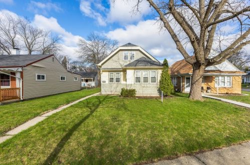 5833 32nd St, Milwaukee, WI 53209-4116