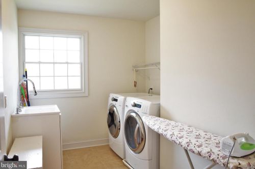 87 Leavitt Ln, Princeton NJ 08540-3921 exterior