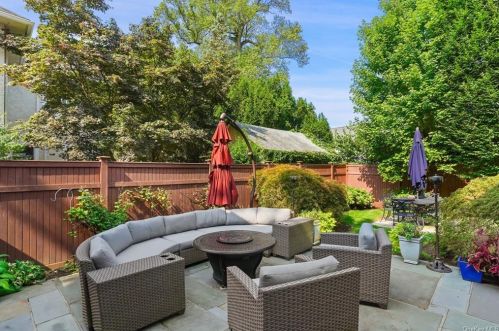 45 Carwall Ave, Mount Vernon NY 10552-1211 exterior