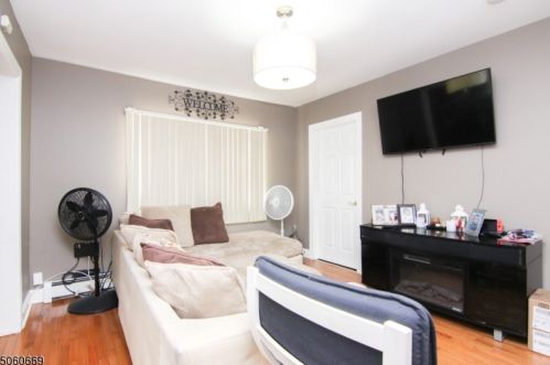 28 Highland Ave, Newark, NJ 07104-1107