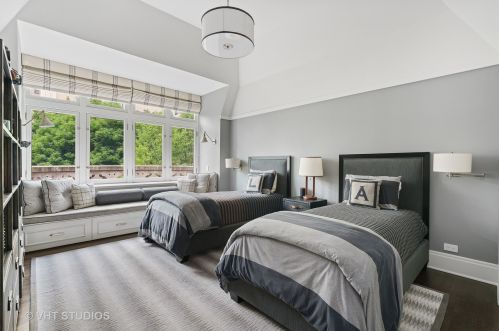 1449 Astor St, Chicago IL 60610-1608 exterior