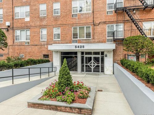 5425 Valles Ave, Bronx NY  10471-2557 exterior