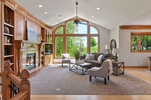 1209 Adrian Dr, Chaska MN  55318-1513 exterior