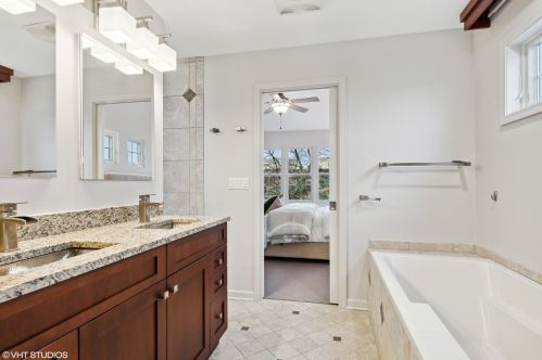 1774 Ainslie St, Chicago IL 60630-2018 exterior