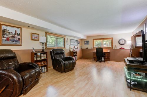 655 Fay Ave, Elmhurst IL 60126-2149 exterior