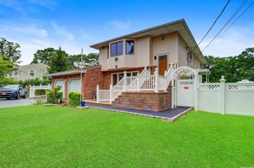 1220 Locust Ave, Bohemia, NY 11716-2180