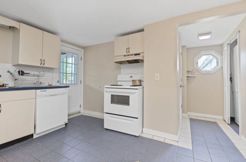 28 4 St, Taunton MA 02780-4812 exterior