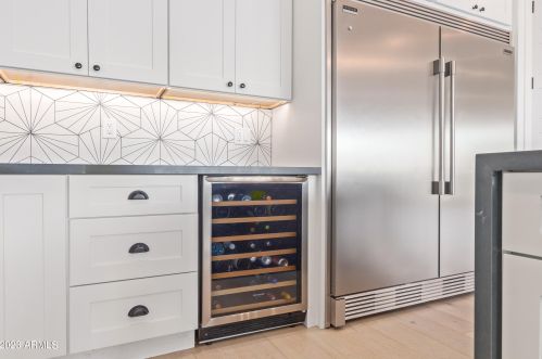 4239 42nd St, Phoenix AZ  85018-4207 exterior