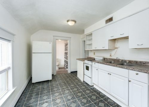 126 Stockbridge Ave, Kalamazoo MI 49001-2881 exterior