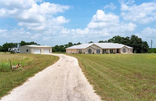 195 Freedom Dr, Georgetown, TX 78626-1708