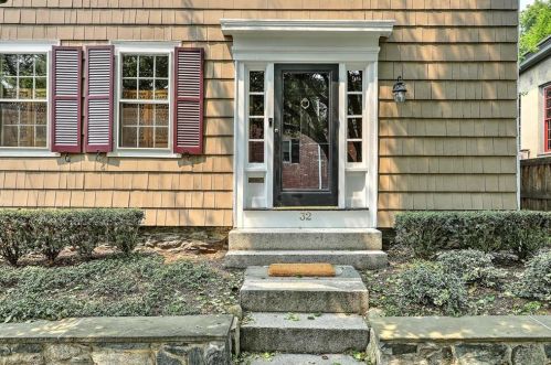 32 Jenckes St, Providence RI  02906-1452 exterior