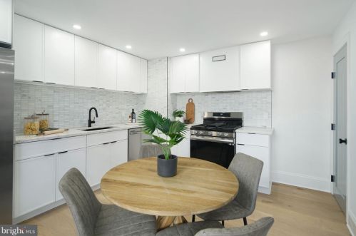 758 Front St, Philadelphia PA 19147-3523 exterior