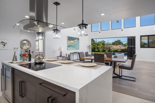 745 Hunakai St, Honolulu HI  96816-4942 exterior