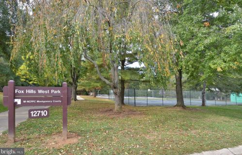 10409 Gainsborough Rd, Rockville MD 20854-2510 exterior