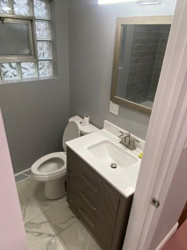 8427 Cregier Ave, Chicago IL  60617-2222 exterior