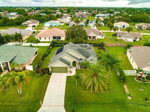 972 Haas Ave, Fort Pierce FL  34953-5611 exterior