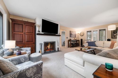 6129 Old Log Trl, Kalamazoo MI  49009-8032 exterior