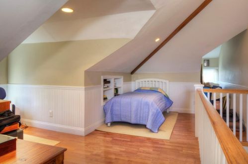 262 Gibbs Ave, Middletown RI 02840-2239 exterior