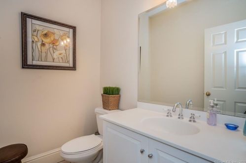 3 Farnham Way, Farmington CT 06032-1563 exterior