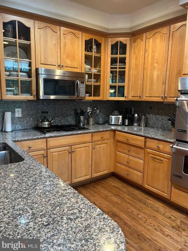 18 Alexander St, Alexandria VA  22314-3869 exterior