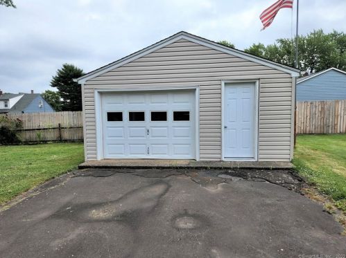 39 Derby St, New Britain CT 06053-3115 exterior