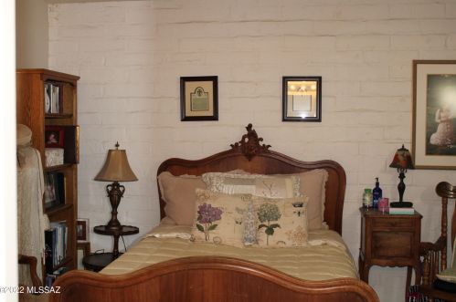 8011 Julia St, Tucson AZ 85710-4821 exterior