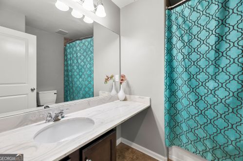 3940 Kingfisher Dr, Atlanta GA exterior