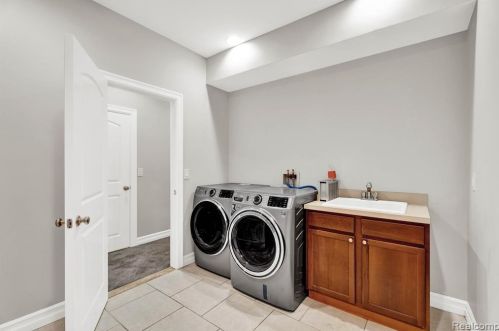 855 Bennaville Ave, Bham MI  48009-3668 exterior