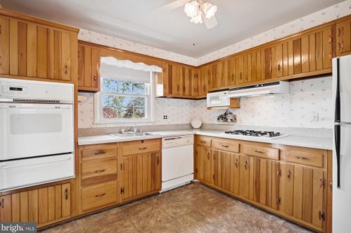 7433 Berwick Ct, Alexandria, VA 22315-4109